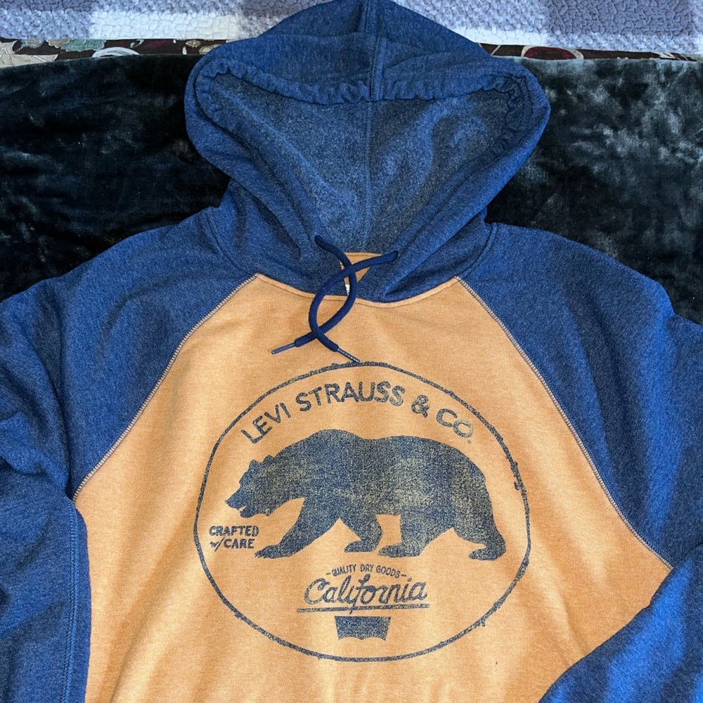 Men’s hooded sweatshirt